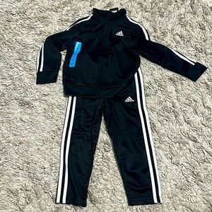 NEW- Adidas set-Size 4t